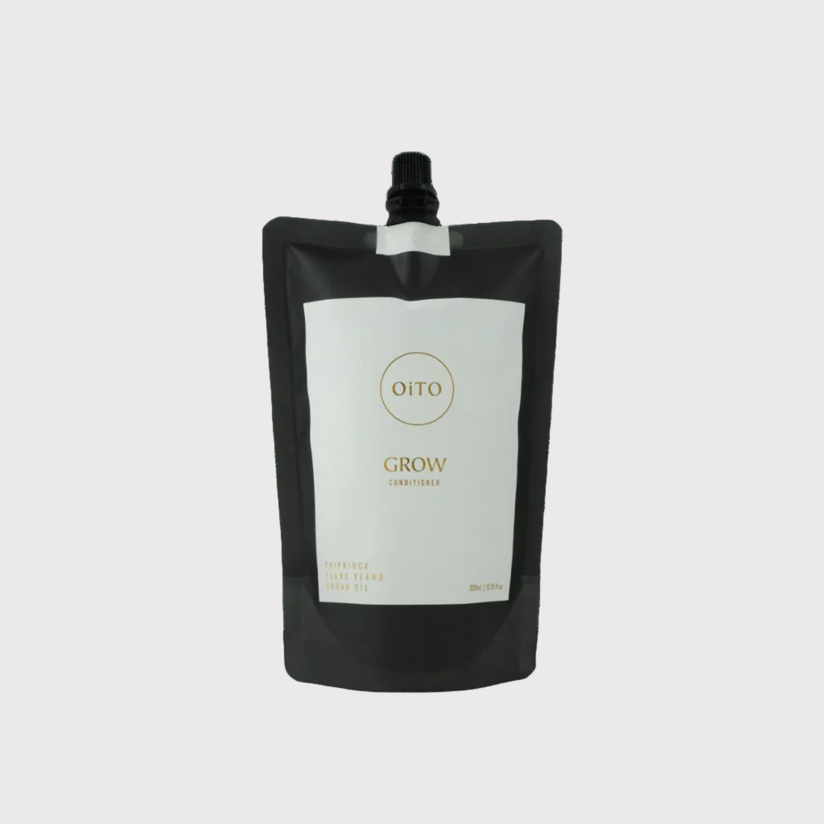 Black pouch labeled 'Oito Grow' on a white background
