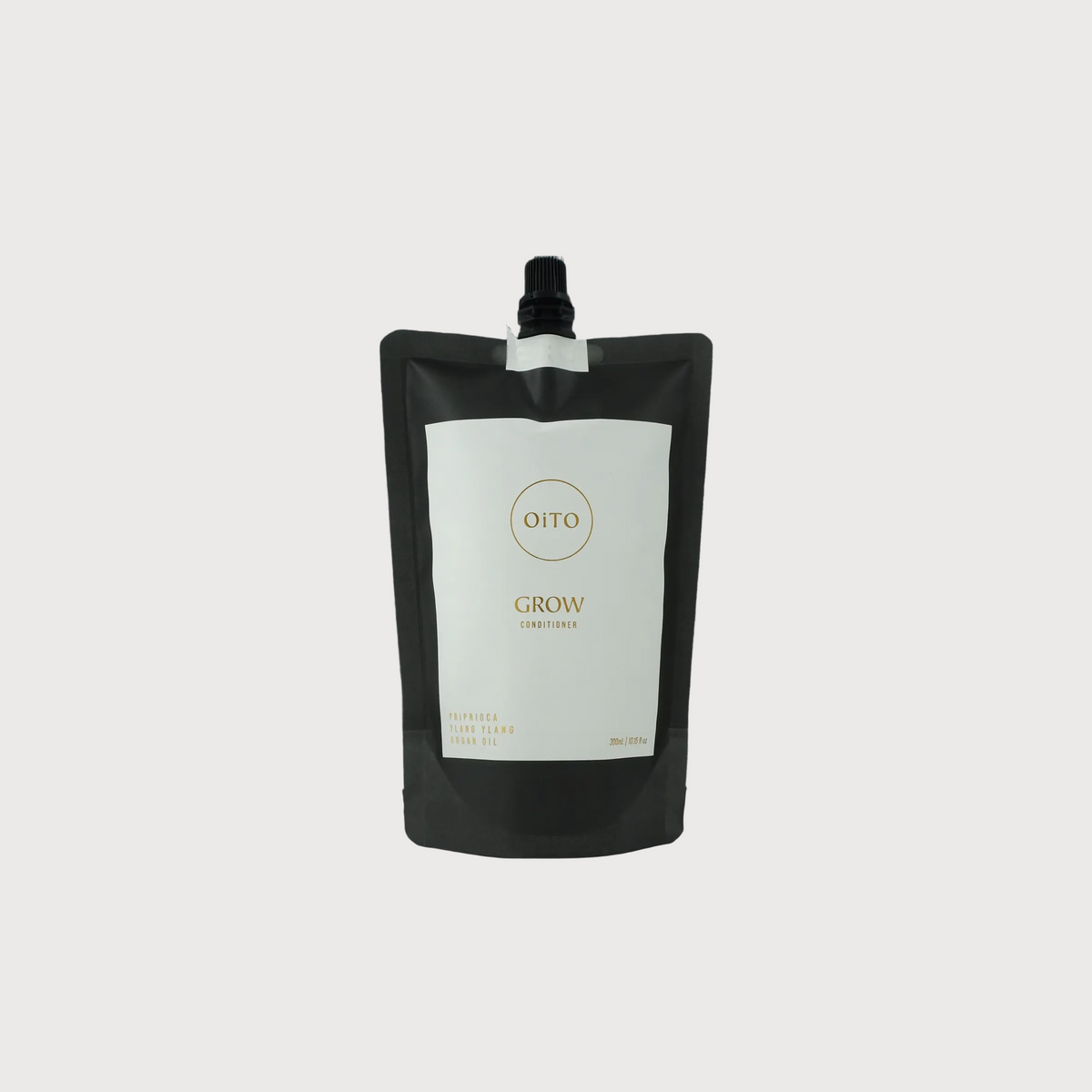 Black pouch labeled 'Oito Grow' on a white background